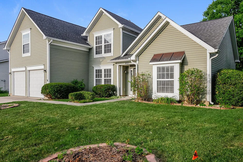 3 bed, 2.5 bath, 2704 sqft, $2,345 — Photo 4
