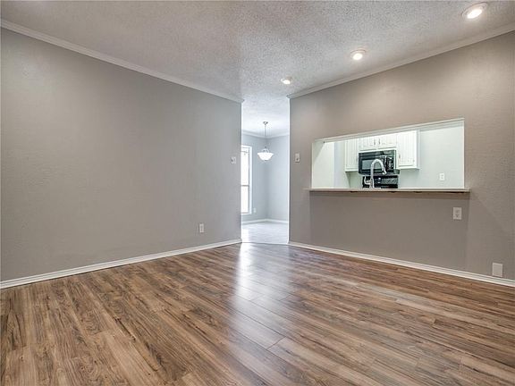 3rd image of 329 Valley Park Dr