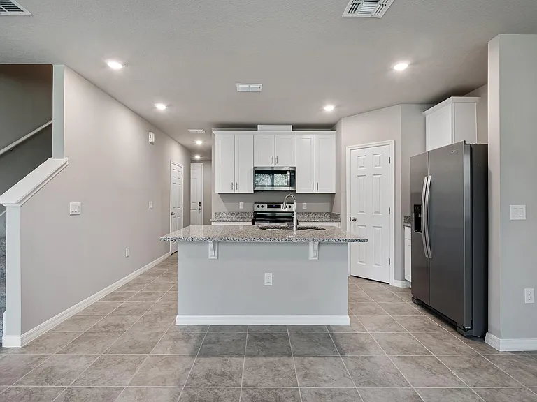 658 Legacy Loop — Photo 7
