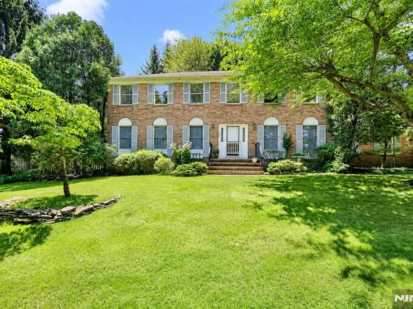 95 Turret St, Park Ridge, NJ 07656