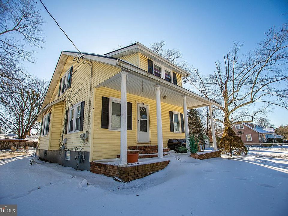 1st image of 65 W Oak Rd