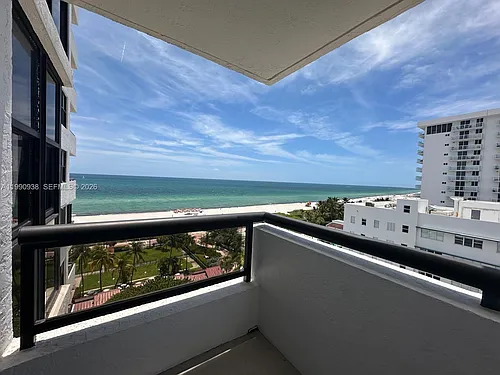 2555 Collins Ave Photo 1
