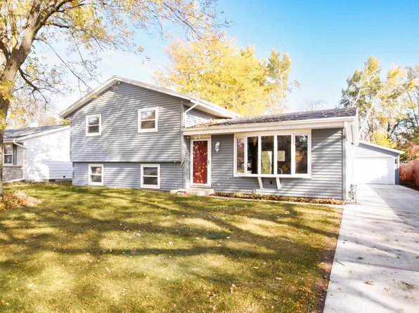 2310 Wellington DRIVE, West Bend, WI 53090