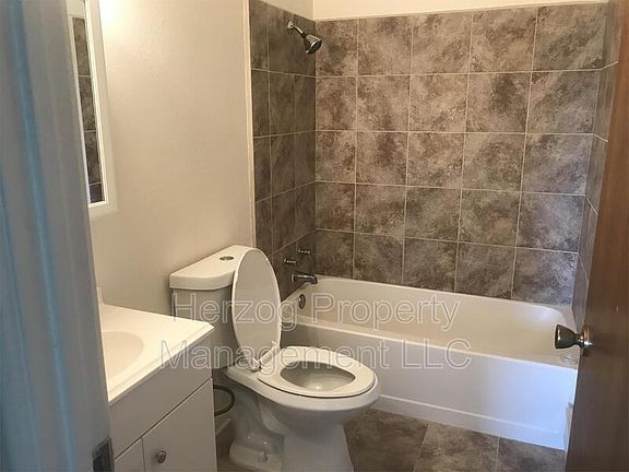 4th image of 809 E Cavour Ave APT 14