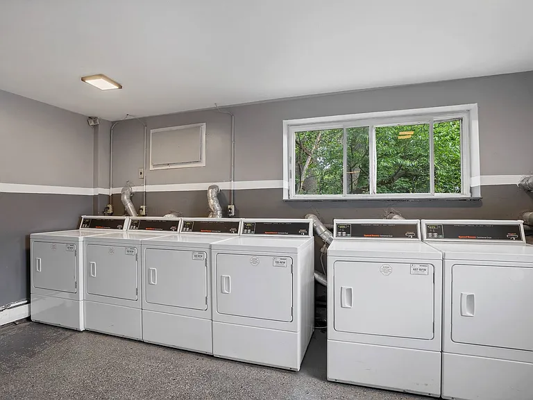 Green Forest Apartments — Photo 13