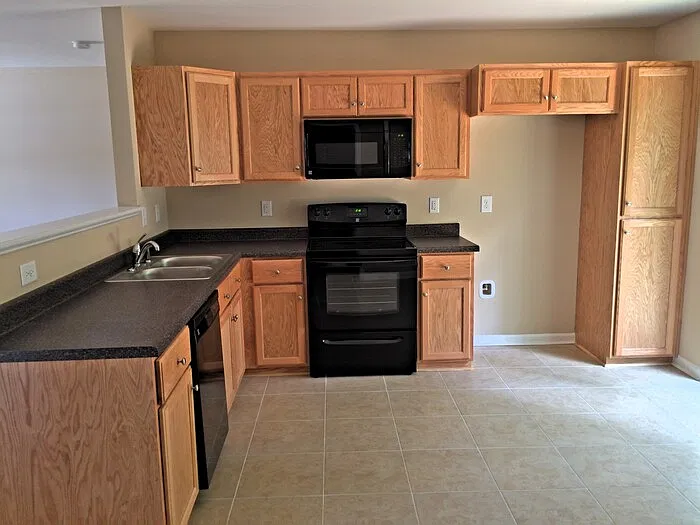 3 bed, 2.0 bath, 1200 sqft, $1,595 — Photo 3