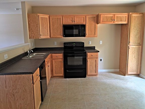 3rd image of 421 Echo Ave