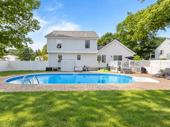 10 Aspen Drive, Saco, ME 04072