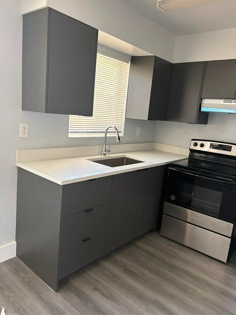 Palm Towers Manor — Photo 1