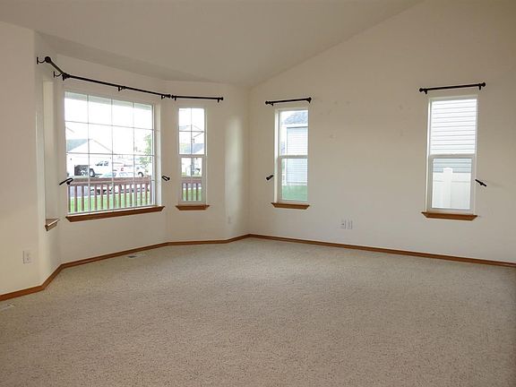 4th image of 807 E Collin Ave