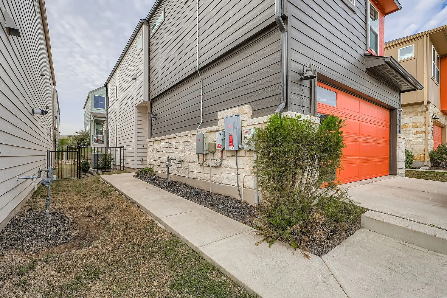 3 bed, 1646 sqft, $6,286 — Photo 3