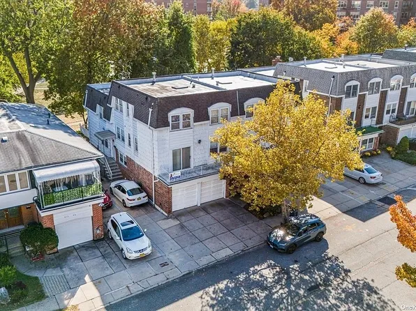 215-22 23rd Rd, Bayside, NY 11360
