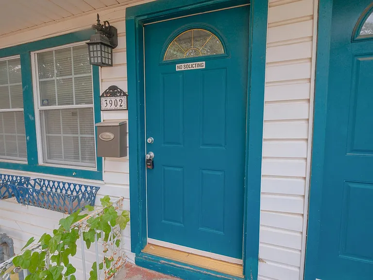 3902 Dexter Ave — Photo 3