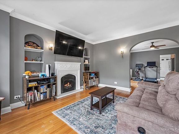 5th image of 1536 W Fargo Ave APT 1S