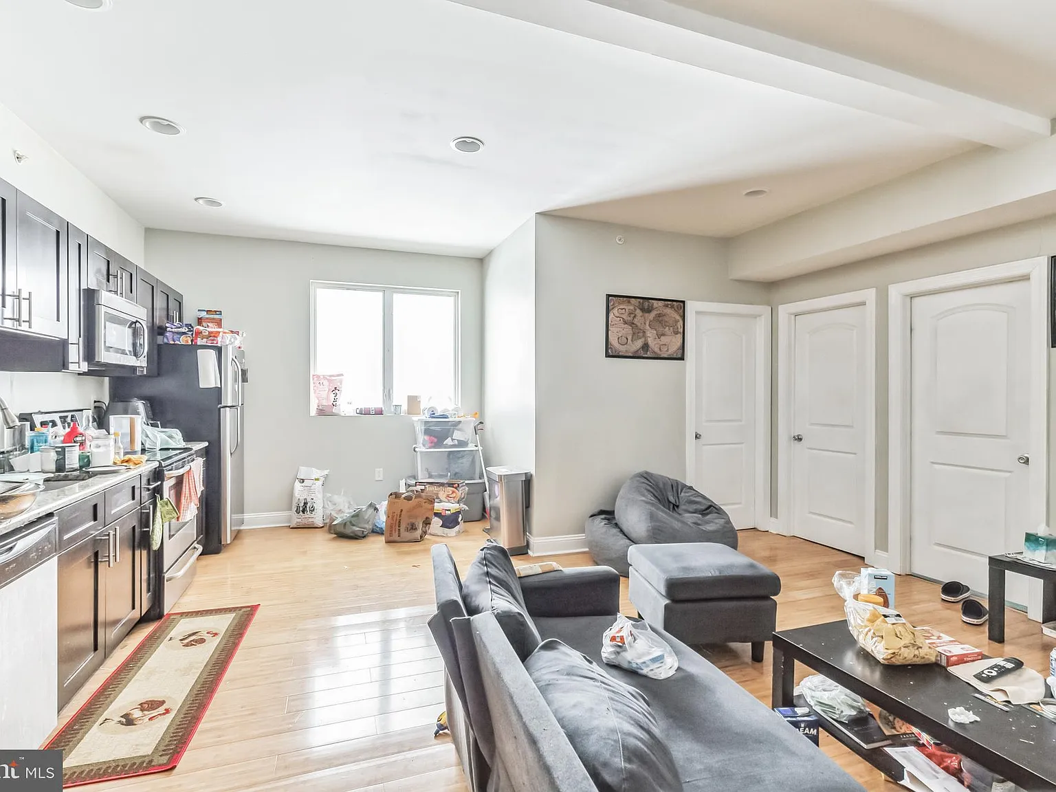 5 bed, 1100 sqft, $3,000 — Photo 2
