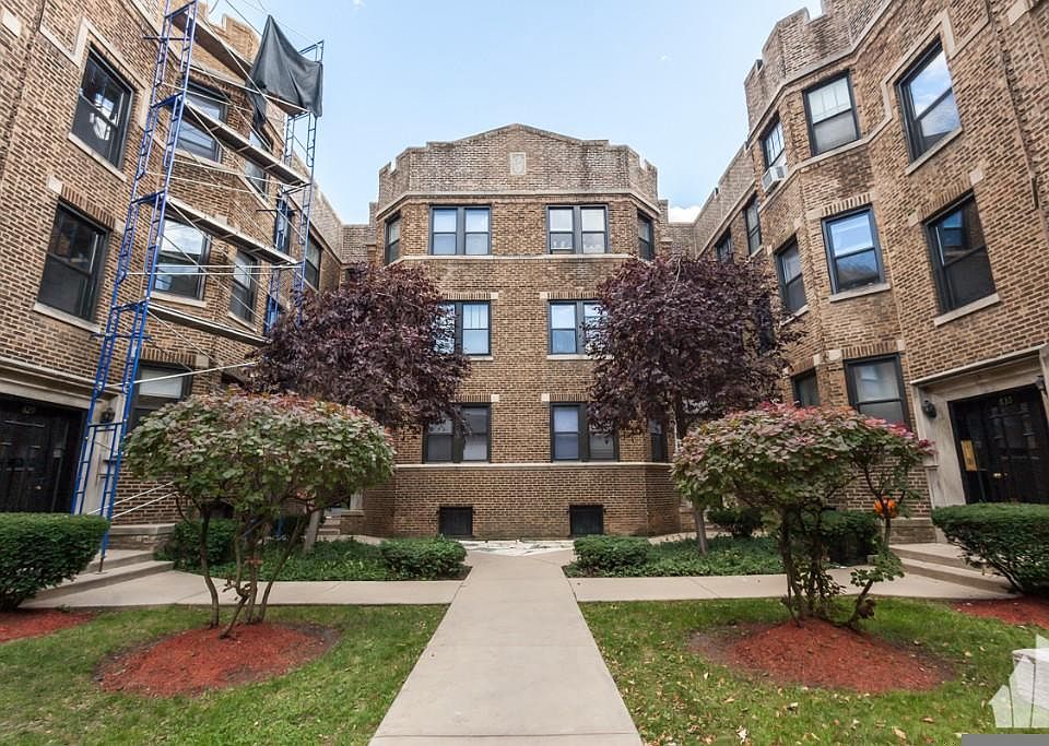 1st image of 631 W Cornelia Ave #3E