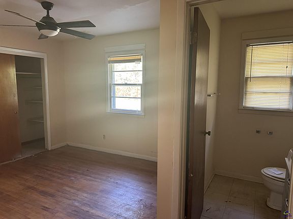 3rd image of 136 Lake Joy Rd