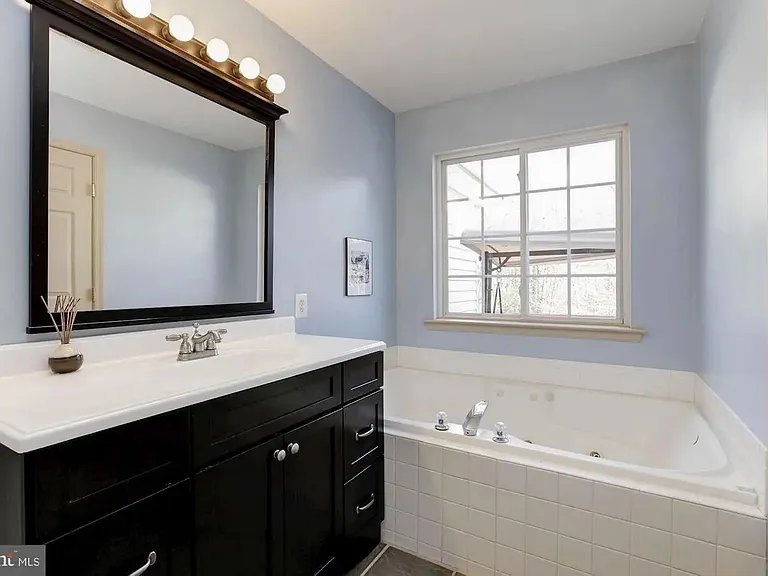208 Goldsborough Dr — Photo 13