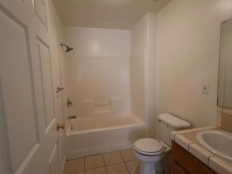 448 S Oildale Dr #A — Photo 12