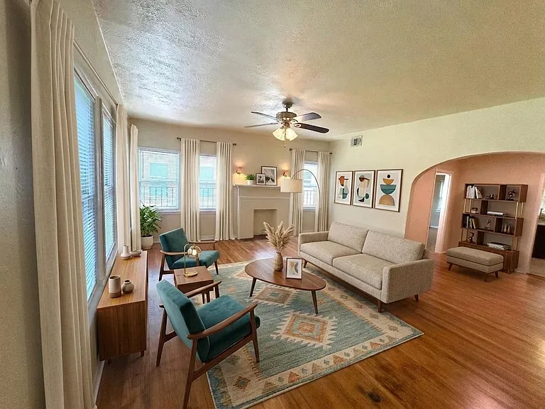 218 E Rosewood Ave — Photo 3