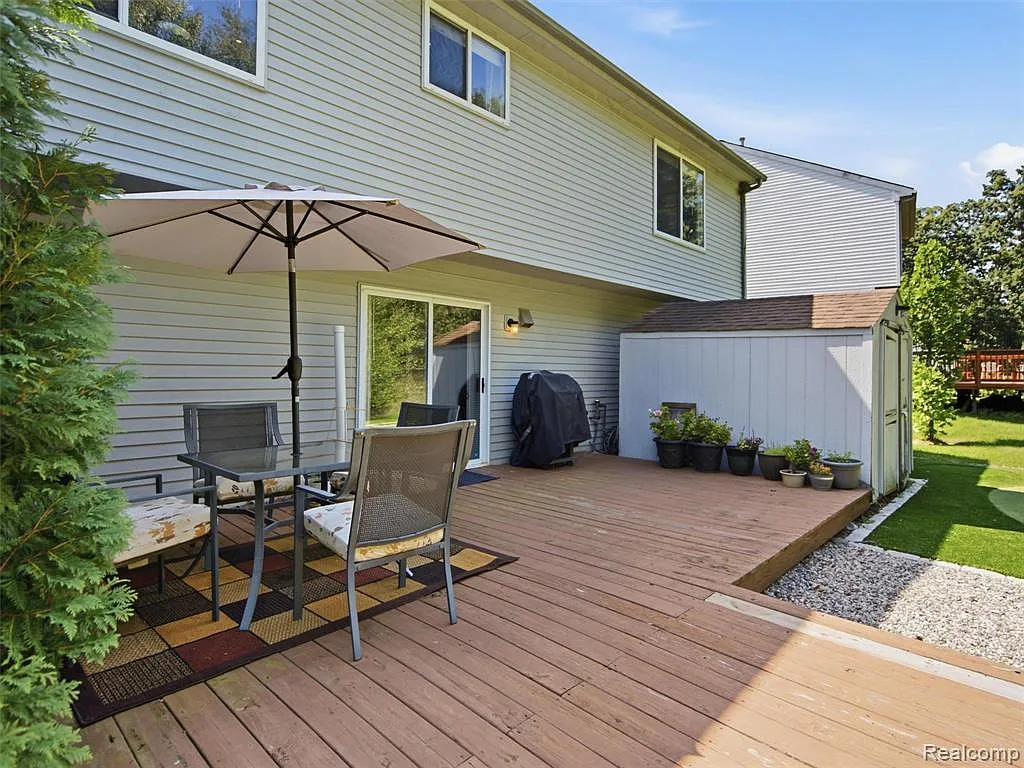 3 bed, 2.5 bath, 2448 sqft, $2,500 — Photo 4