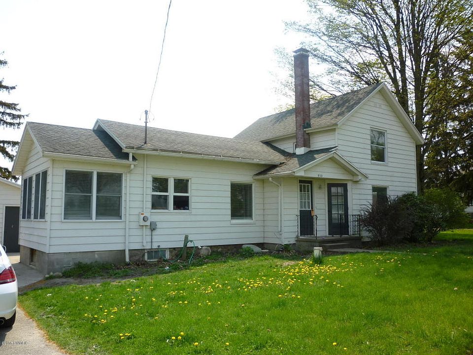 1st image of 930 124th Ave