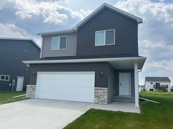 1224 Jill Dr W, West Fargo, ND 58078