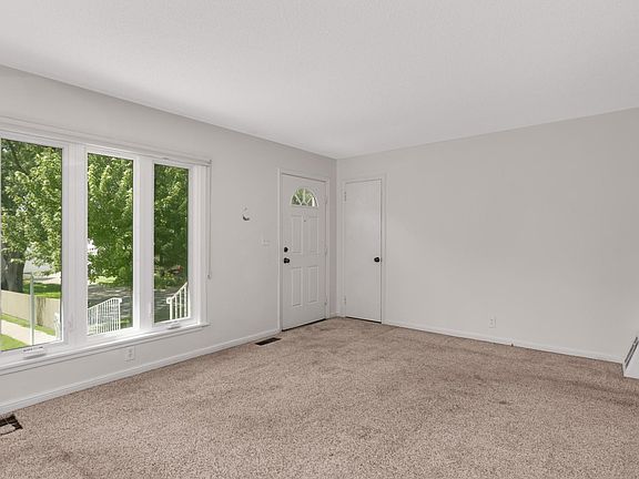4th image of 2927 Virginia Ave S