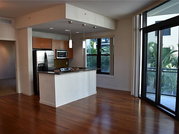 4th image of 400 4th Ave S APT 207