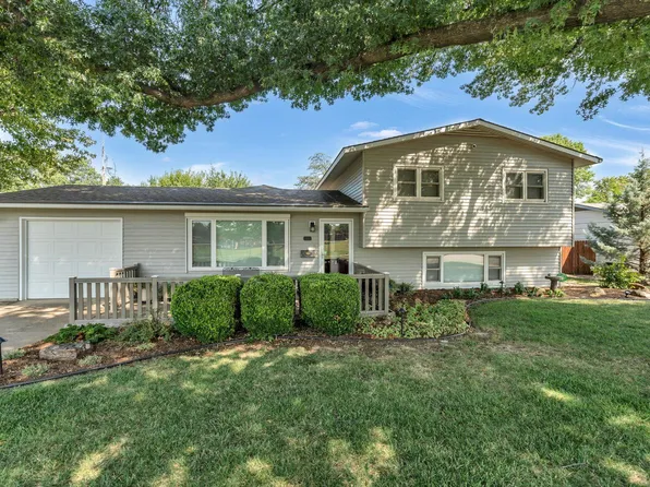 7412 W 10th St N, Wichita, KS 67212