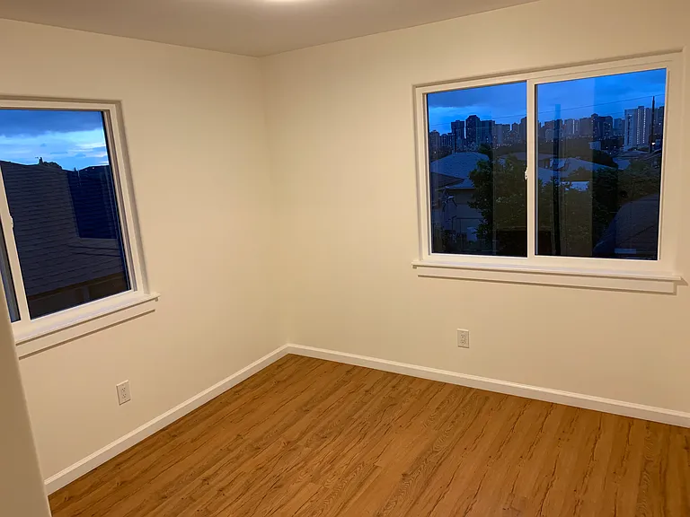 8th Ave — Photo 3