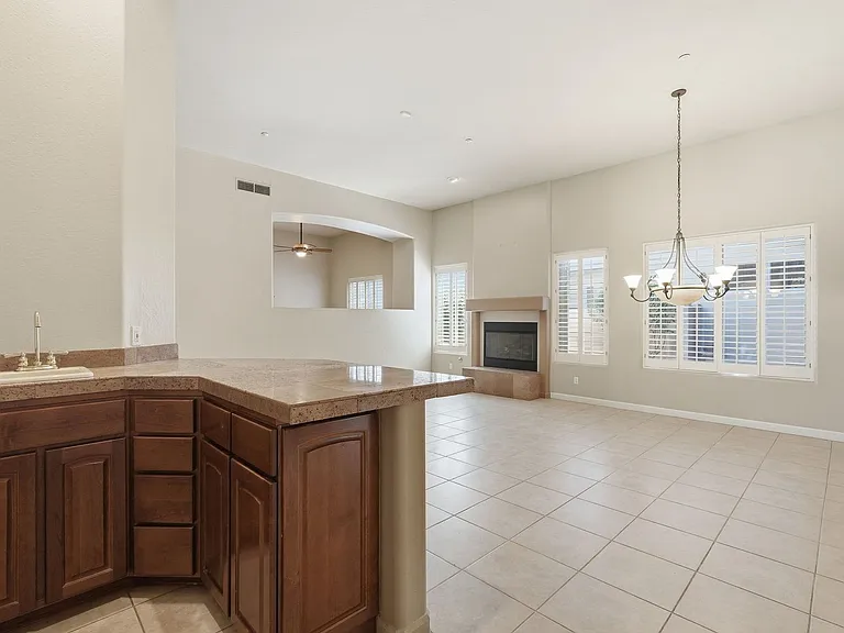 7369 E Del Acero Dr — Photo 11