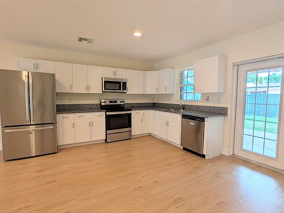 5th image of 541 N 68th Way