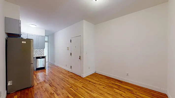 Rented by Bond New York | media 8