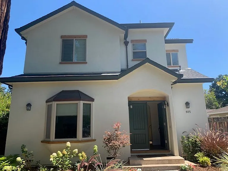 925 Roble Ave — Photo 1