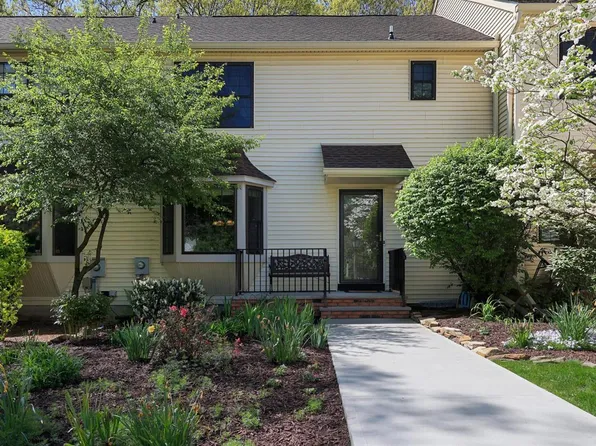 210 Burlington Ct, Flemington, NJ 08822