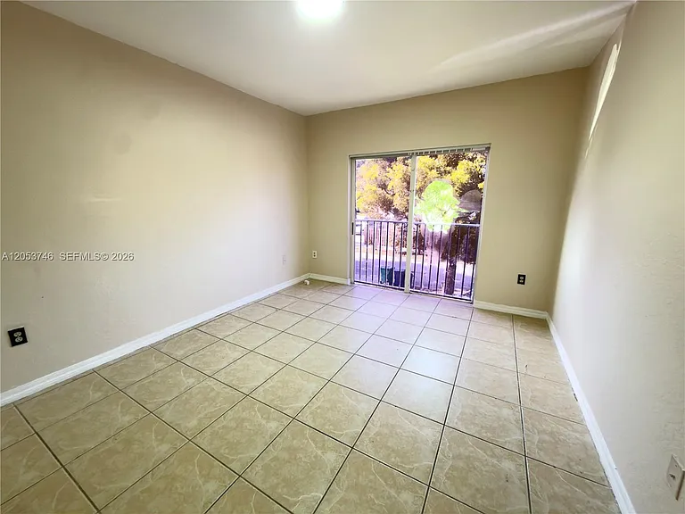 646 SW 7th Ter — Photo 7