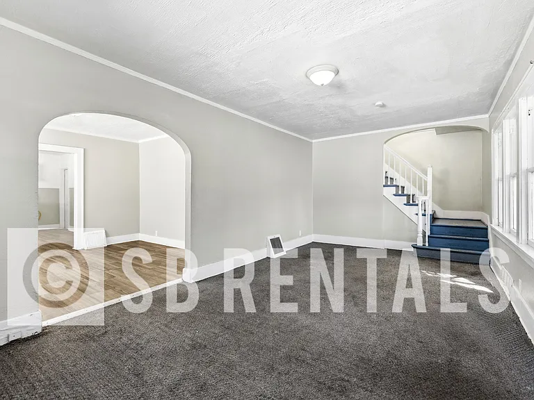 2410 Linden Ave — Photo 3
