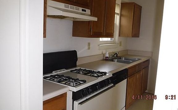 4th image of 1601 Sir Thomas Pl