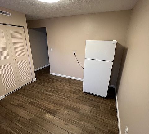3rd image of 4832 Rossmoor Pl