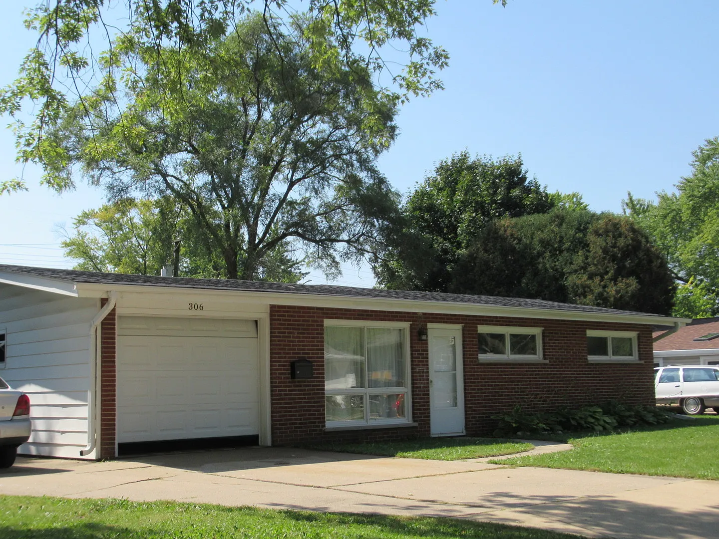 306 Harmony Dr photo 1
