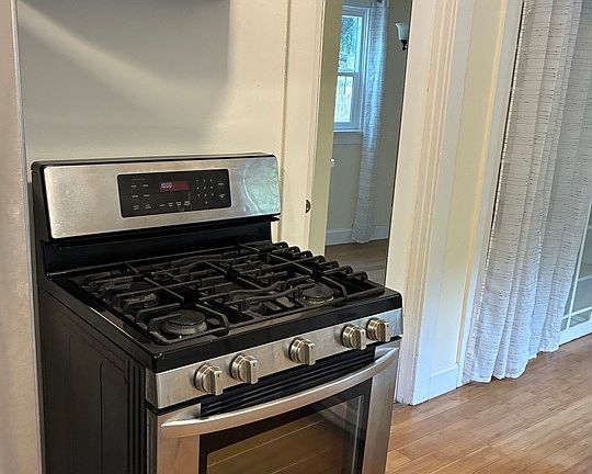 3rd image of 2800 S Kerckhoff Ave