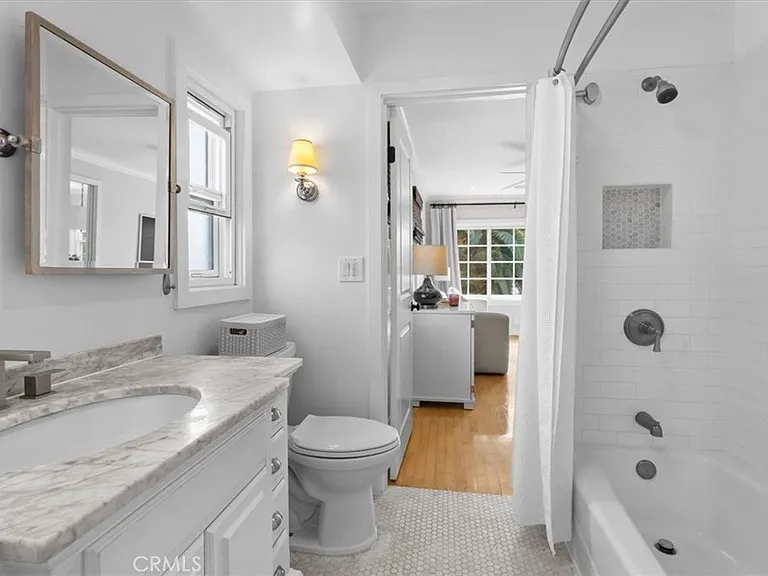 830 Sheldon St — Photo 12