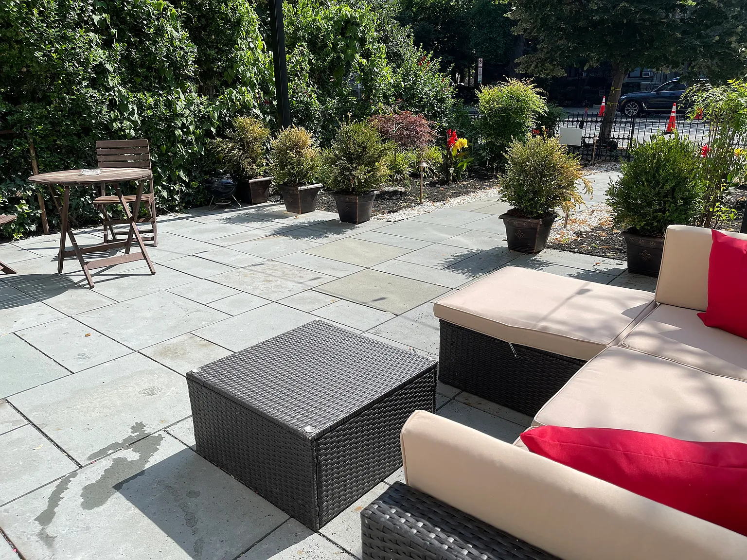 2 bed, 850 sqft, $3,200 — Photo 2