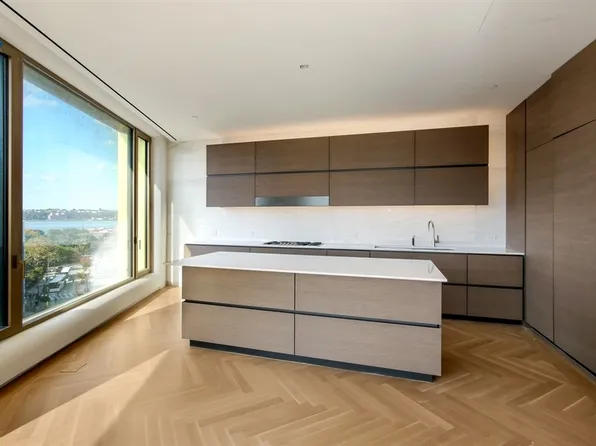 551 West 21st Street image 2 of 6