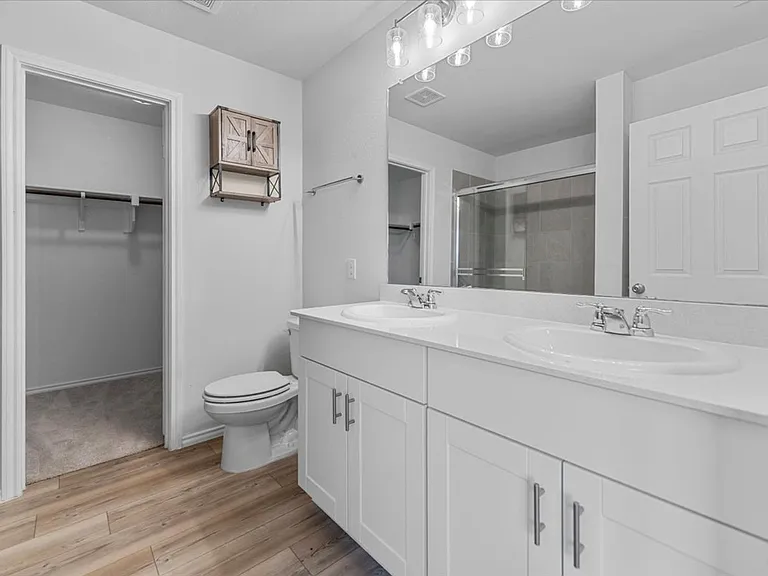 445 Grenada Lake Dr — Photo 16