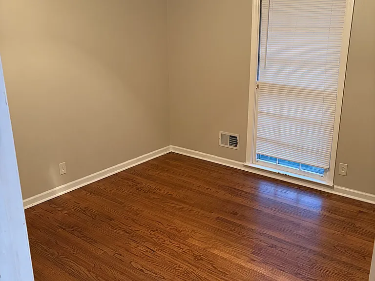 1109 Normandy Rd — Photo 10