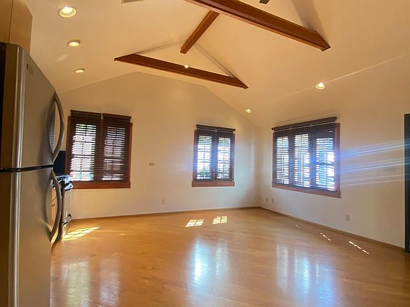 2nd image of 1445 Calumet Ave #1445