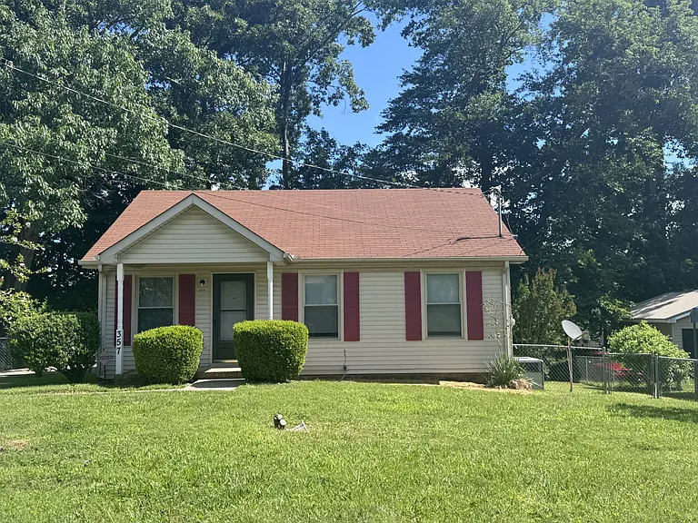 357 Erie Dr — Photo 1