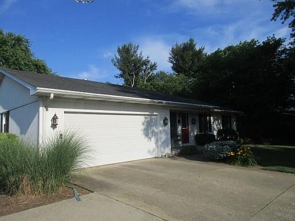 3rd image of 404 Greenacres Dr